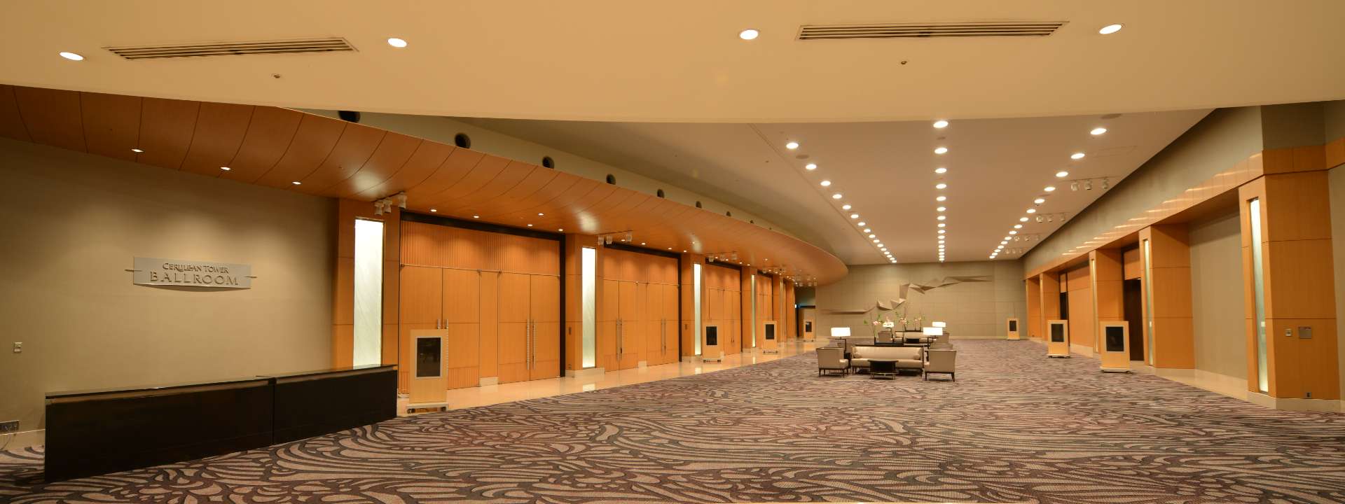 Banquet hall/foyer