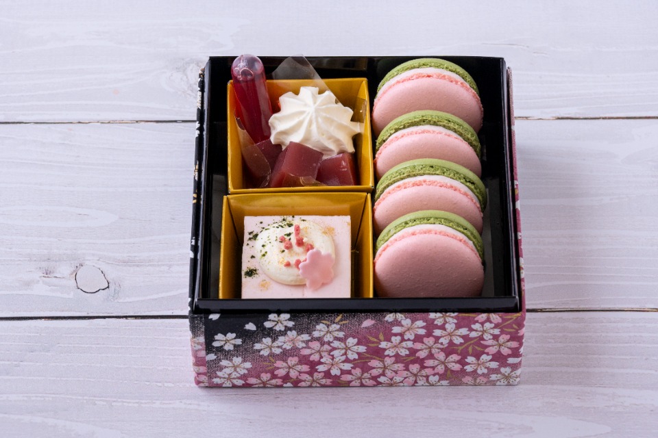 桜を愛でながら楽しみたい和洋スイーツの重箱「SWEETS BOX ～Sakura 