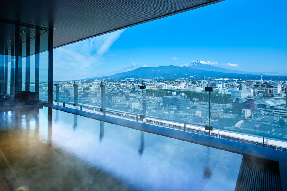 从地上60米欣赏绝景“富士之汤”